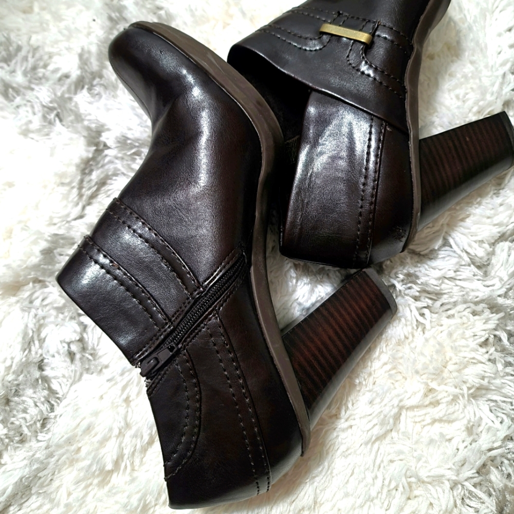Liz Claiborne Flex Women's Brown Ankle Booties